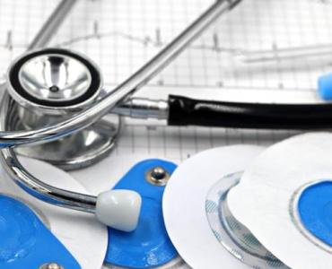 Checklista przed EKG: jak się przygotować, by badanie było szybkie i miarodajne