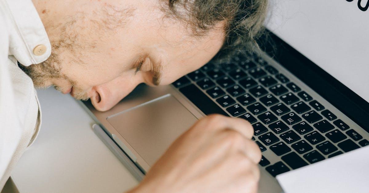 Odzyskaj energię bez kofeiny: 9 naturalnych rytuałów, które pomogą pokonać przewlekłe zmęczenie