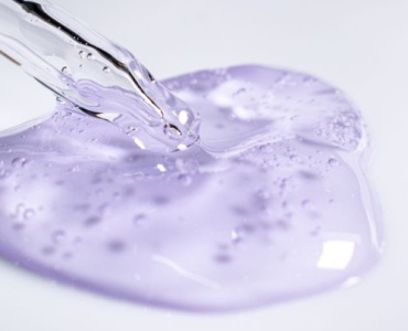 Elastyczna skóra w zasięgu kropli: peptydowe serum jako klucz do sprężystej, promiennej cery